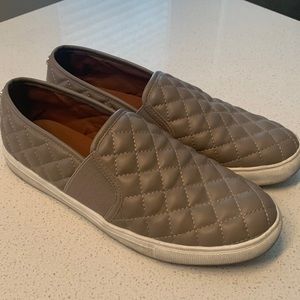 Steve Madden slip ons